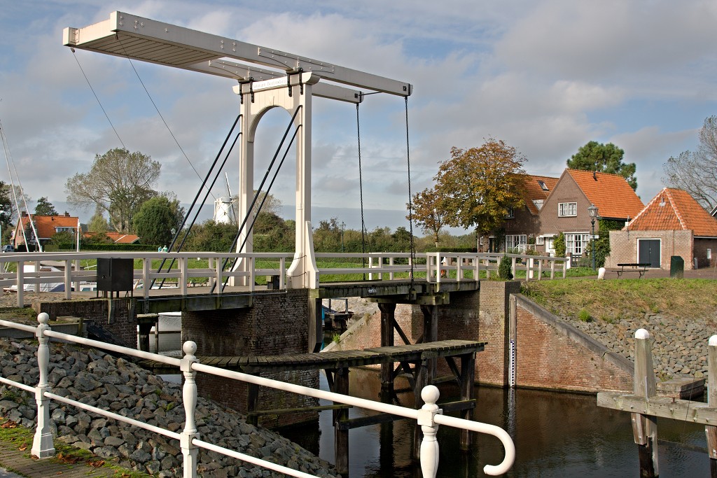 historisch meer stadhuis toerisme toeristisch veere veerse meer walcheren zeeuwse delta boten haven jachthaven strand korenmolen molen zeeland grote kerk hdr